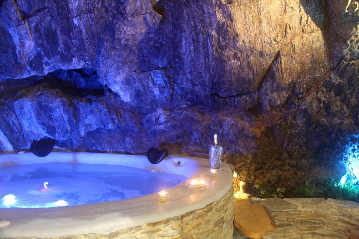 Apartment Troglodyte Avec Cour, A 20m Des Plages, Loveroom Avec Jacuzzi 